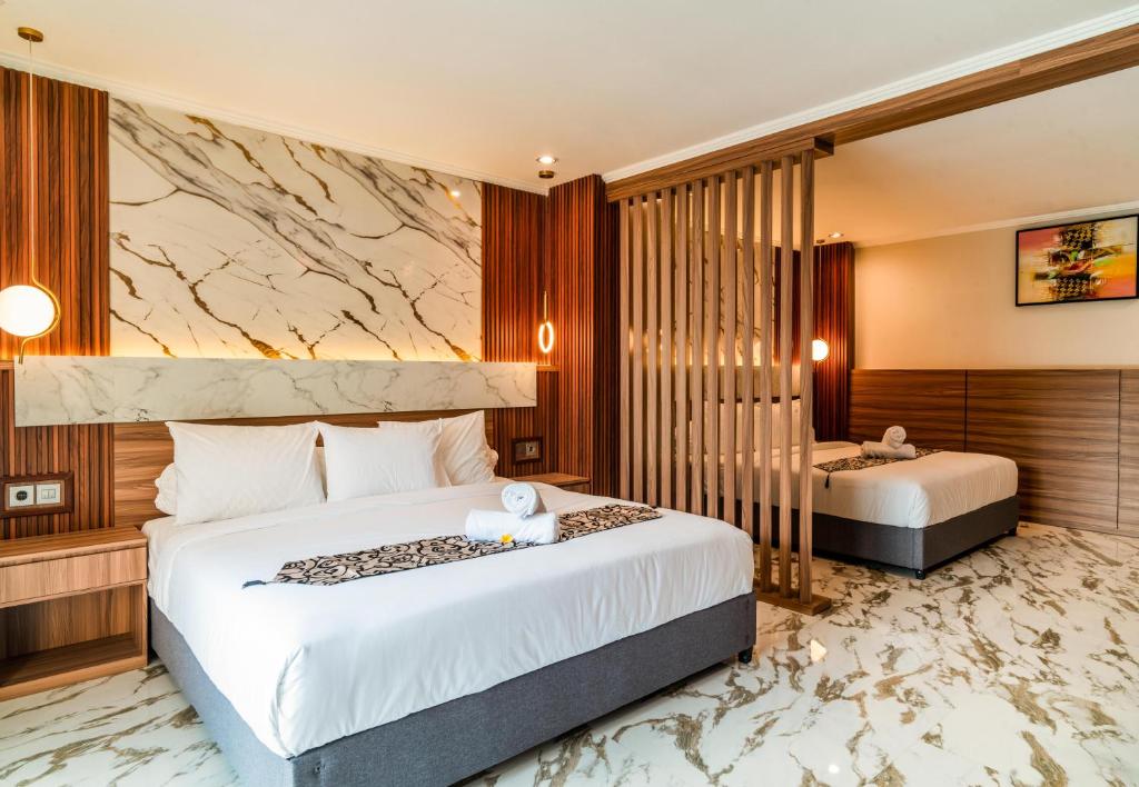 Postel nebo postele na pokoji v ubytování Ayers Hotel&Resto