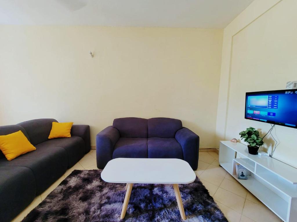 TV a/nebo společenská místnost v ubytování Diani 1 Bedroom Bright and Breezy