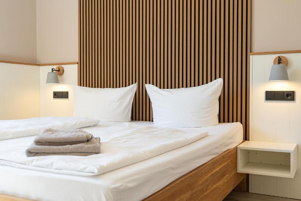 Postel nebo postele na pokoji v ubytování Hotel Seebrise Grömitz