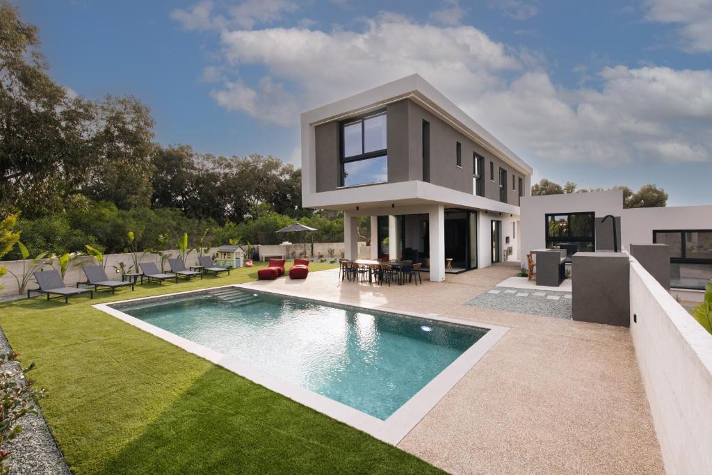 Πισίνα στο ή κοντά στο Black Diamond Villas Protaras