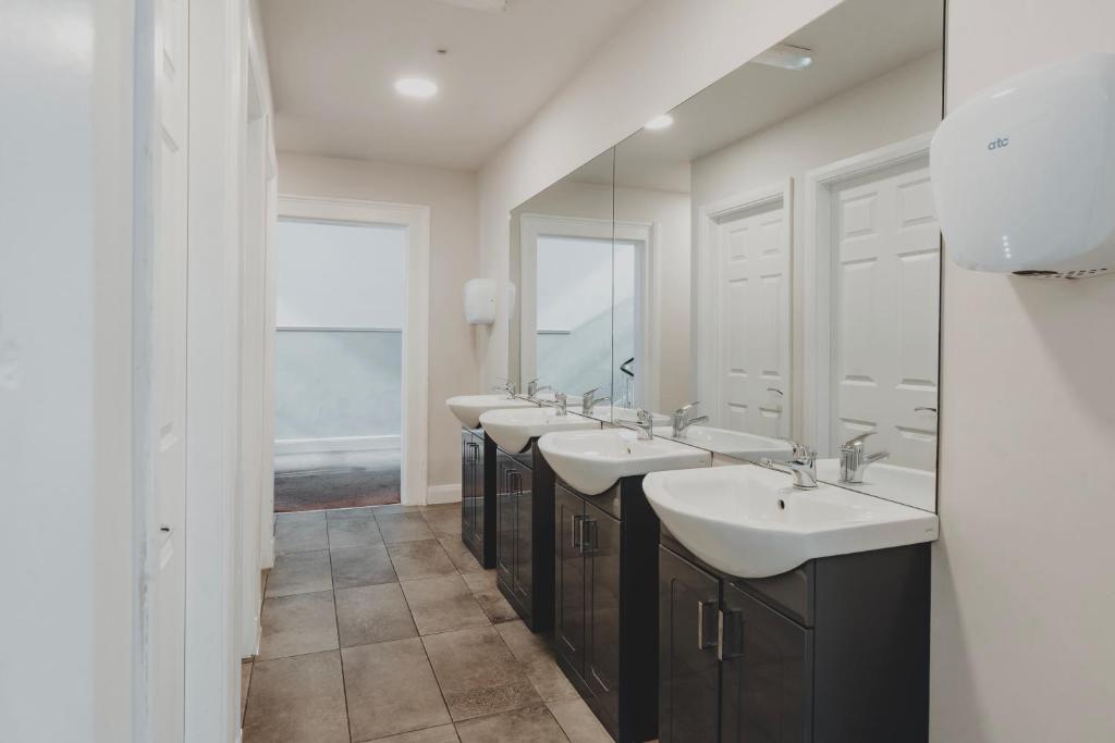 Eden Quay Guesthouse Private Rooms - Resim 17