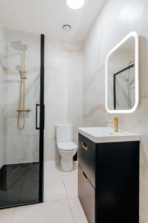 Eden Quay Guesthouse Private Rooms - Resim 39