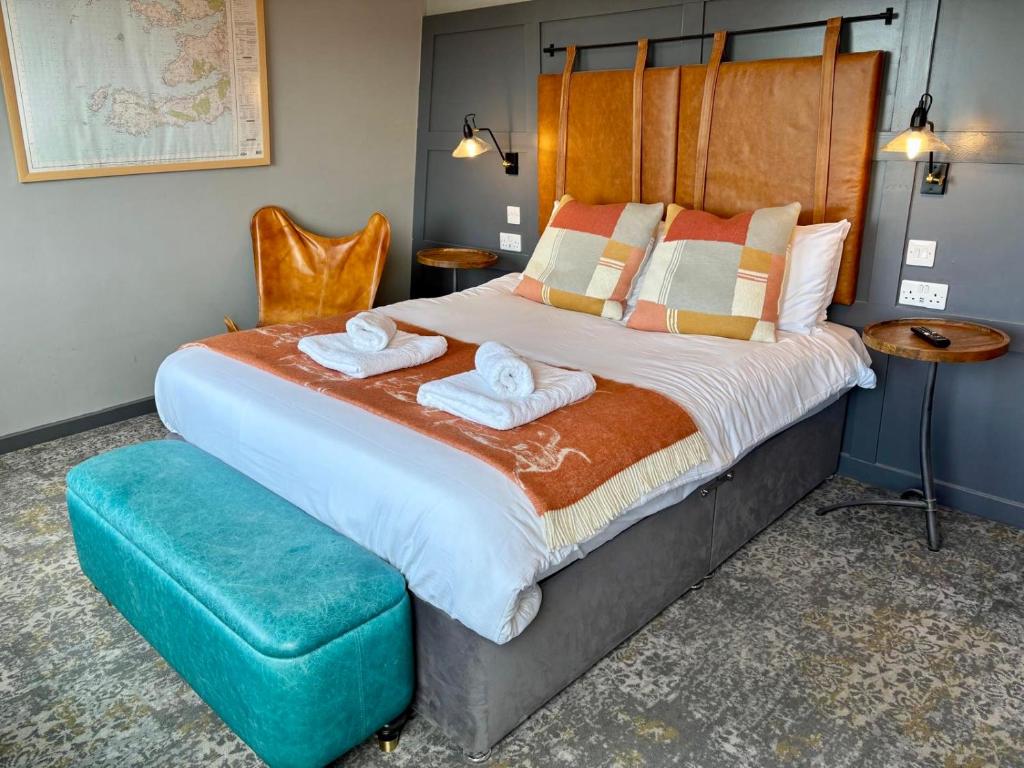 Postel nebo postele na pokoji v ubytování The Hebridean - Rooms & Apartments