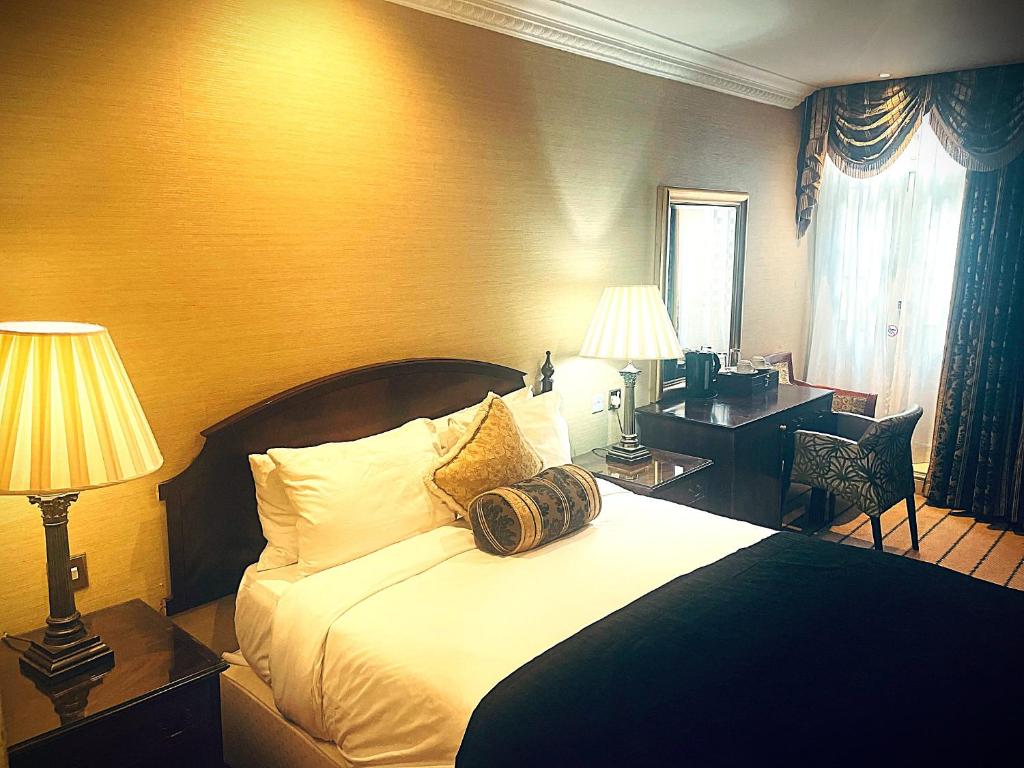 The Colonnade - Resim 8