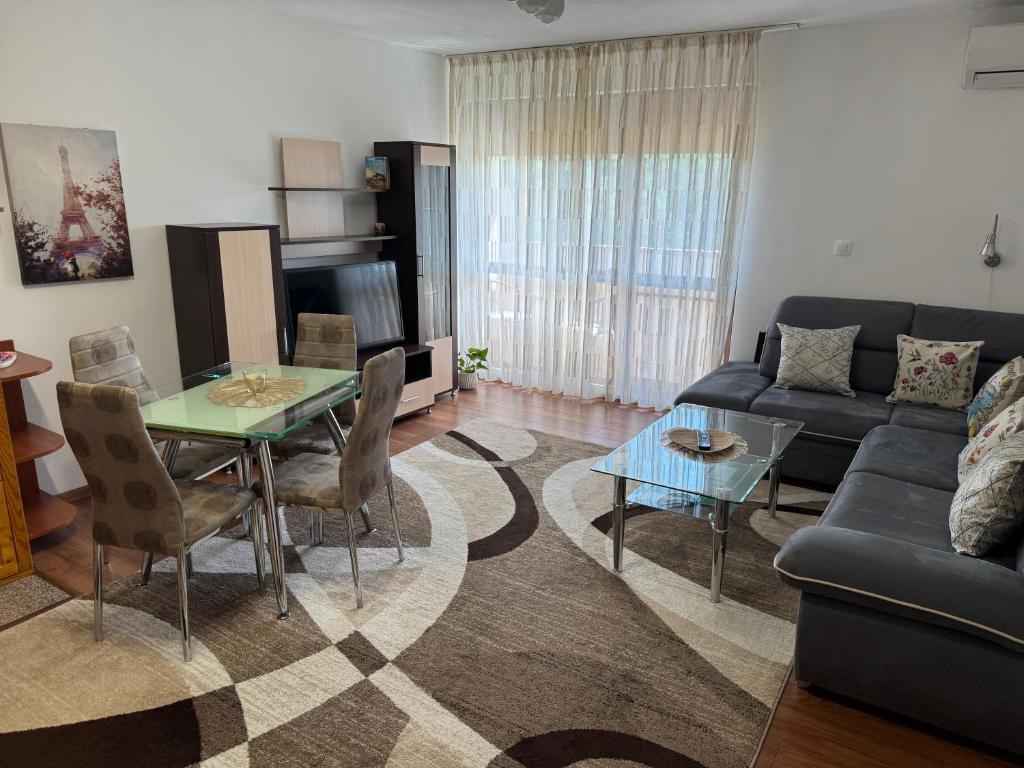 United Apartments 3
