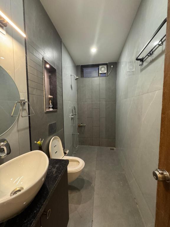 Koupelna v ubytování Luxury 1BR in 4BHK Shared Spaces Vadodara