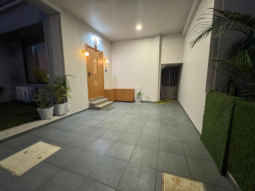 Fotografie z fotogalerie ubytování Luxury 1BR in 4BHK Shared Spaces Vadodara v destinaci Vadódara