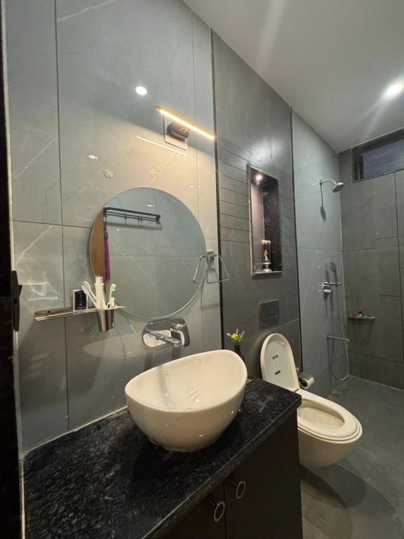 Koupelna v ubytování Luxury 1BR in 4BHK Shared Spaces Vadodara
