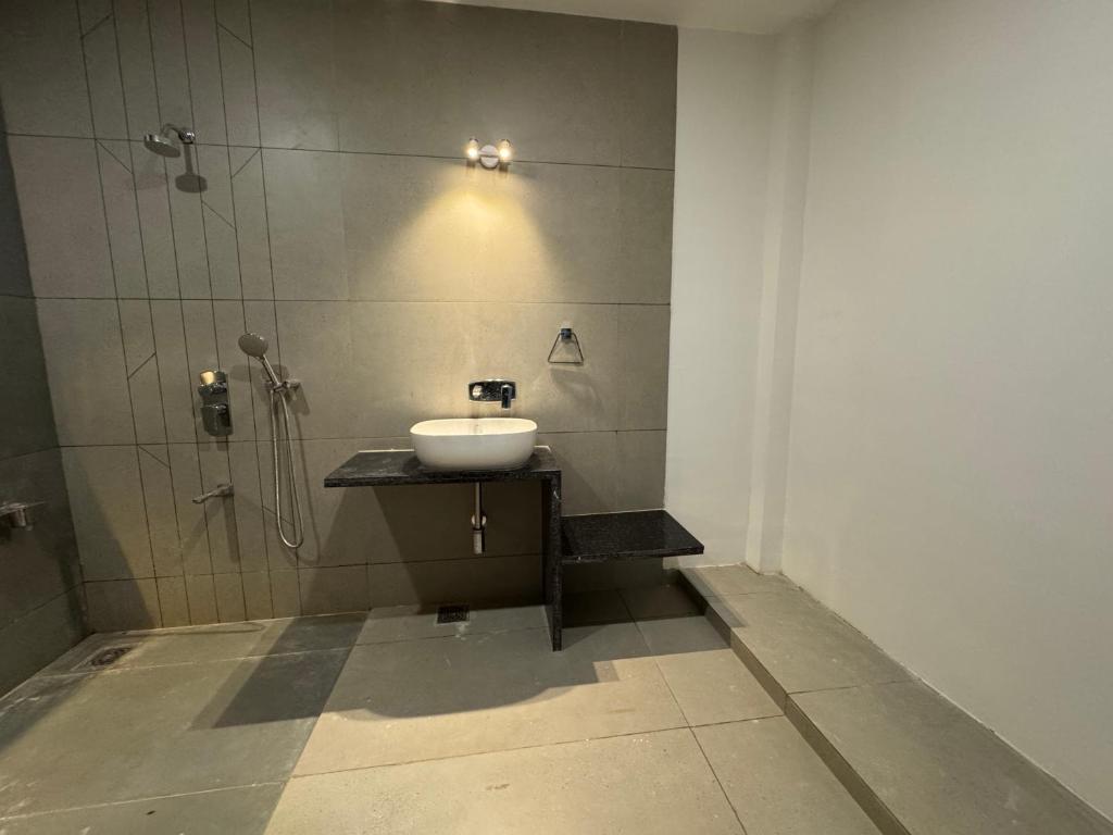 Koupelna v ubytování Luxury 1BR in 4BHK Shared Spaces Vadodara
