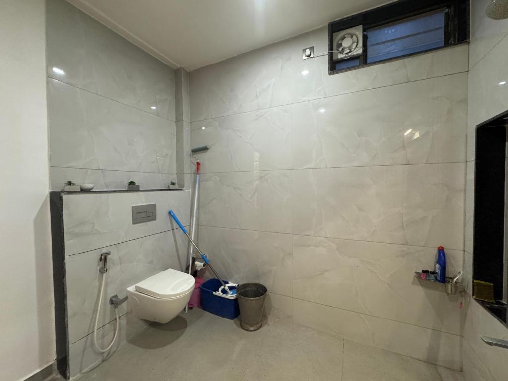 Koupelna v ubytování Luxury 1BR in 4BHK Shared Spaces Vadodara