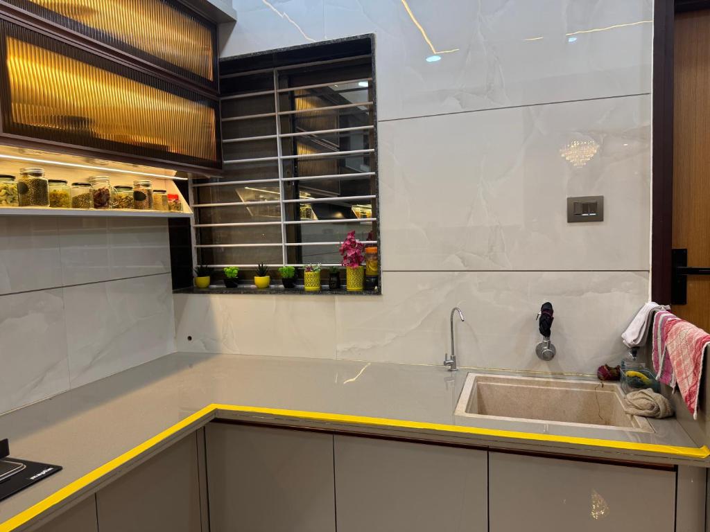 Fotografie z fotogalerie ubytování Luxury 1BR in 4BHK Shared Spaces Vadodara v destinaci Vadódara