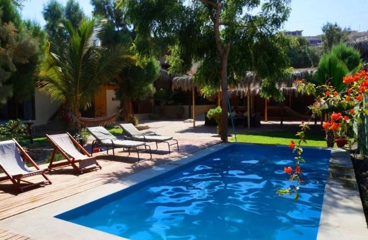 Bazén v ubytování Muelle Viejo Bungalows nebo v jeho okolí