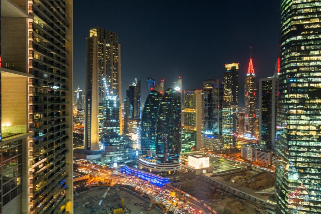منظر دبي العام أو منظر المدينة من الشقة