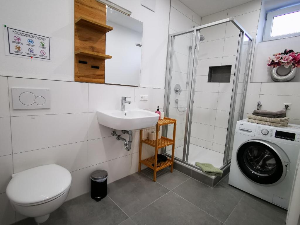 Koupelna v ubytování Gemütliches Souterrain in Langenargen