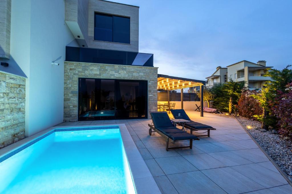 Hồ bơi trong/gần Luxury apartment 33