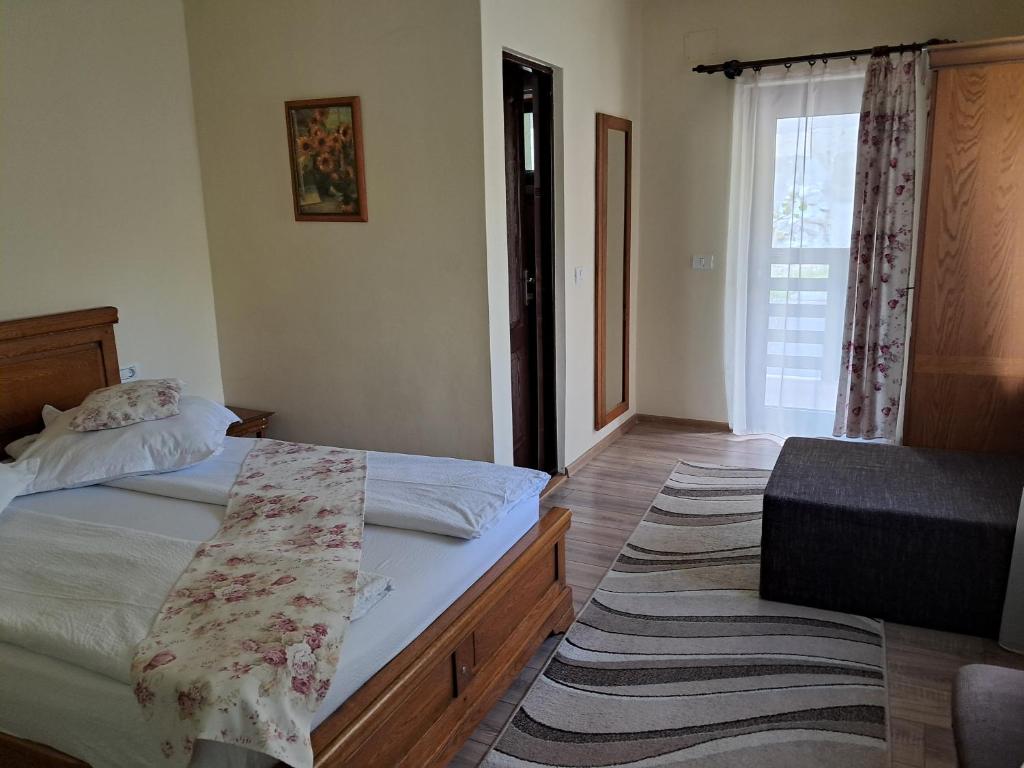 Pensiunea Ana - Two-Bedroom Apartment With Balcony