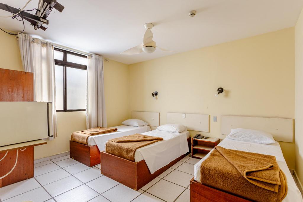 Una cama o camas en una habitación de Daher Center Hotel