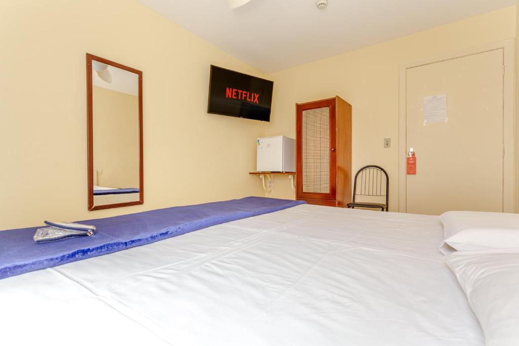 Una cama o camas en una habitación de Daher Center Hotel