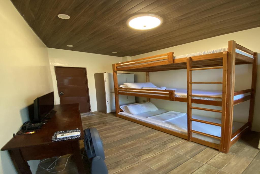 Postel nebo postele na pokoji v ubytování Sibsib Baybayin Beach Resort