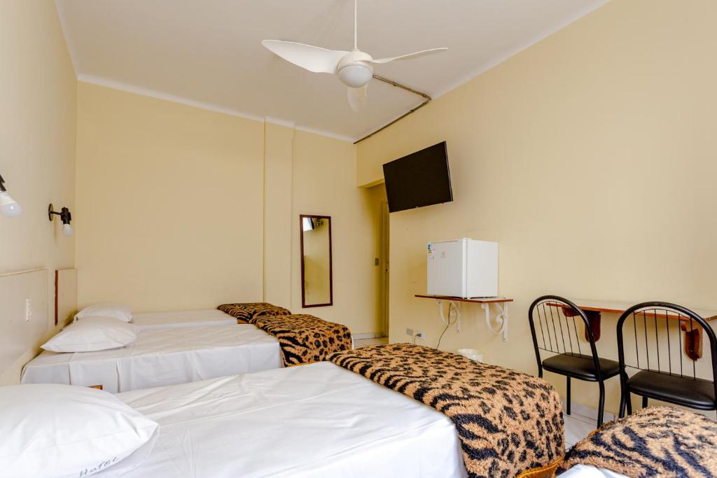 Una cama o camas en una habitación de Daher Center Hotel