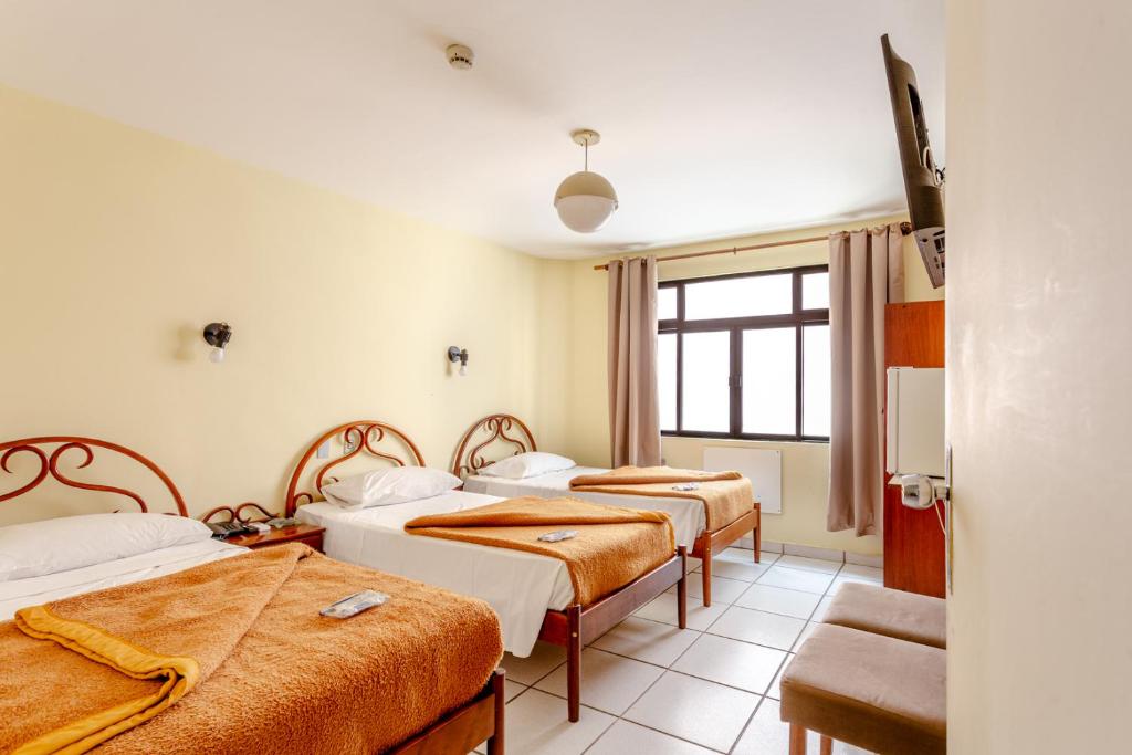 Una cama o camas en una habitación de Daher Center Hotel