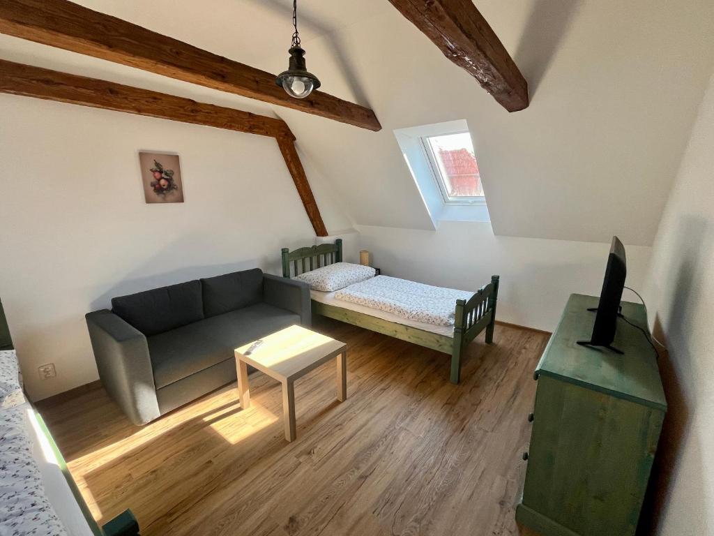 Postel nebo postele na pokoji v ubytování Apartmány Statek Bezdědice