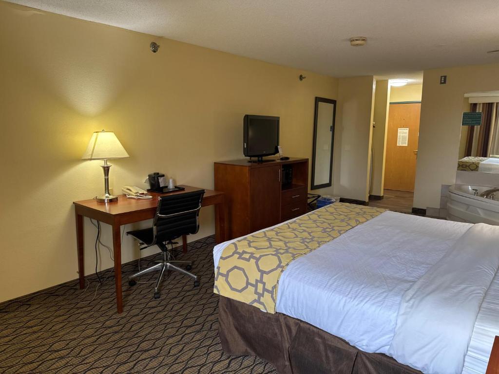Baymont by Wyndham Mishawaka South Bend Area photo