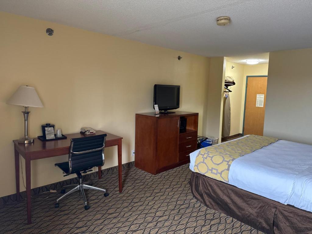 Baymont by Wyndham Mishawaka South Bend Area photo