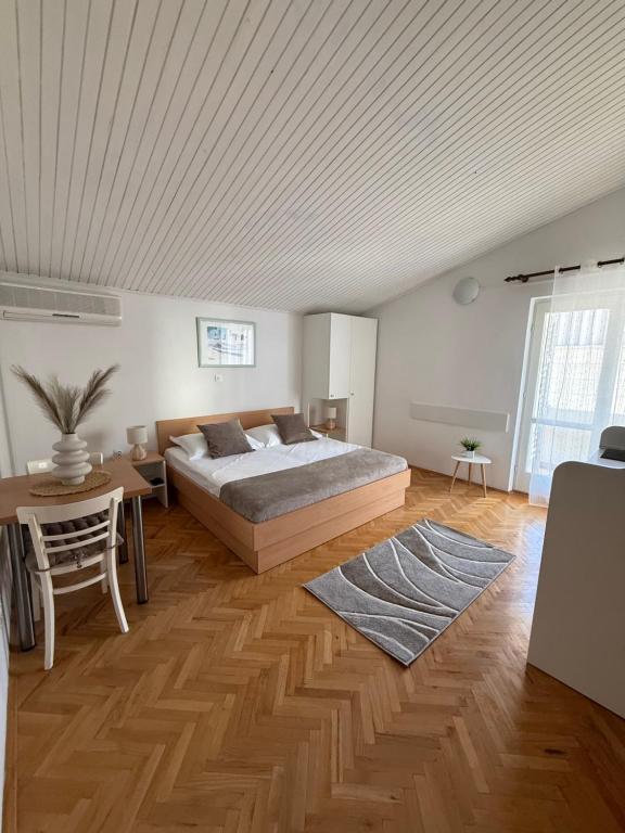 Postel nebo postele na pokoji v ubytování Apartments Olga 2