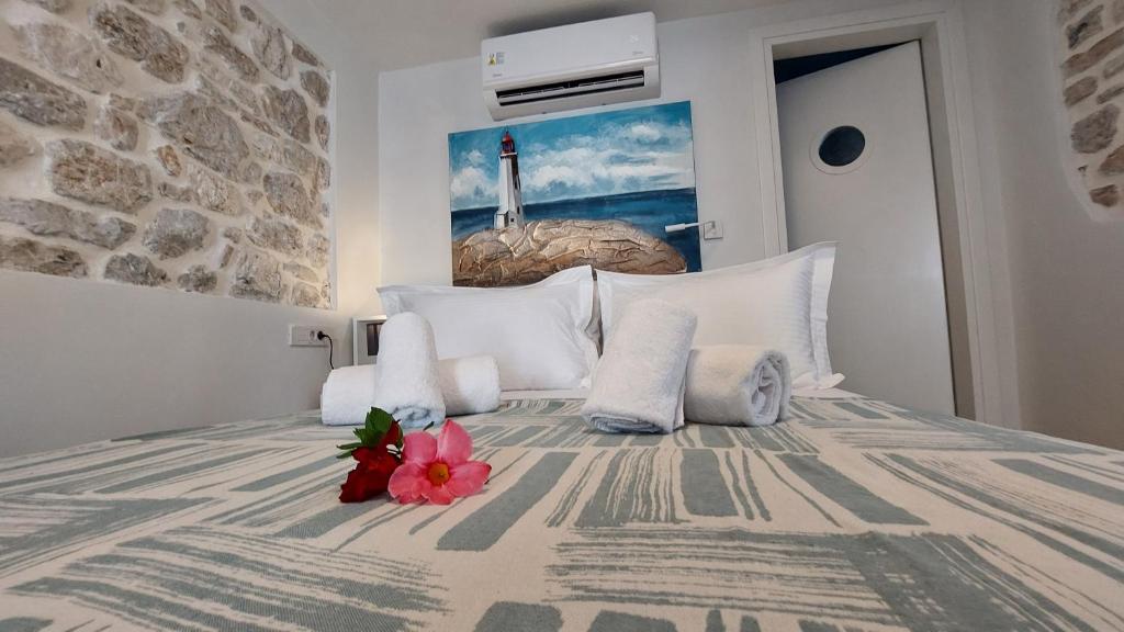 Postel nebo postele na pokoji v ubytování NIOS Luxury House & Studio