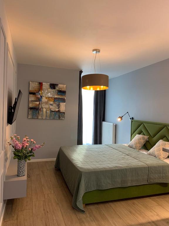 a bedroom with a green bed and a window at Rajska 3 in Kraków