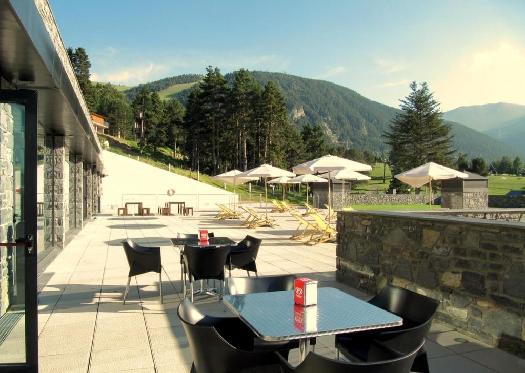 Nespecifikovaný výhled na hory nebo výhled na hory při pohledu z hotelu