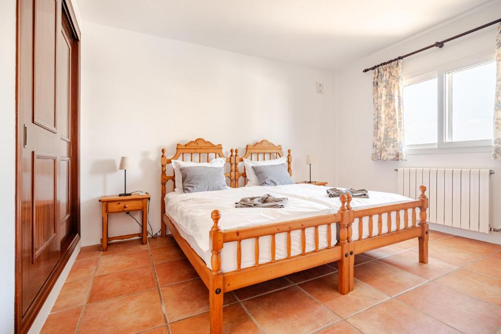 Postel nebo postele na pokoji v ubytování Gigantische Villa mit Meerblick, Panoramablick & Pool-Oase
