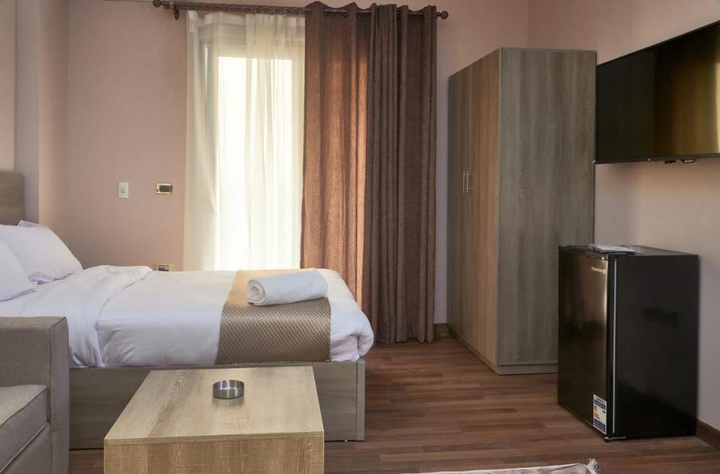 Postel nebo postele na pokoji v ubytování Roadhouse New Cairo Residence