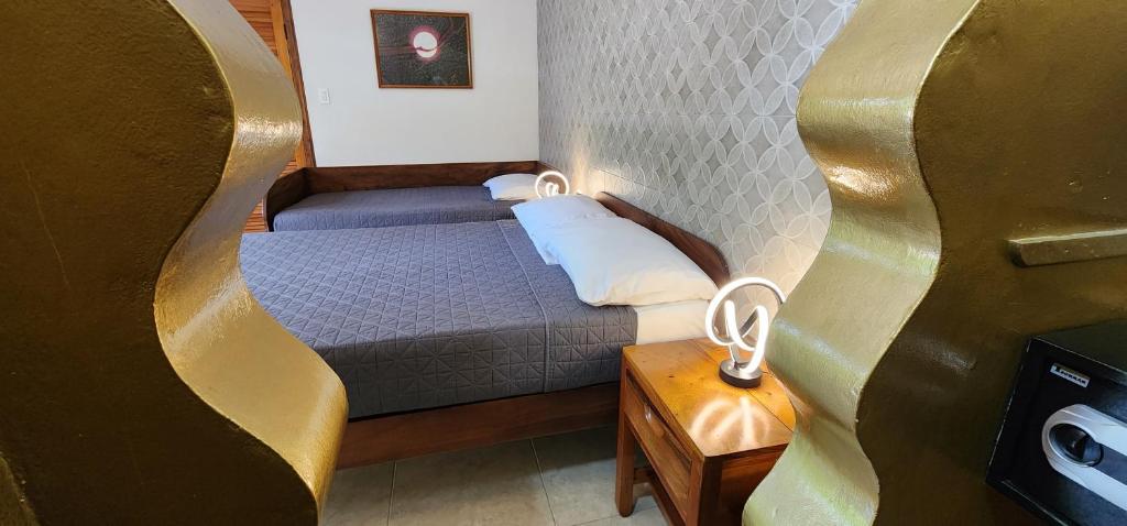 Postel nebo postele na pokoji v ubytování Sunrise Club Hotel