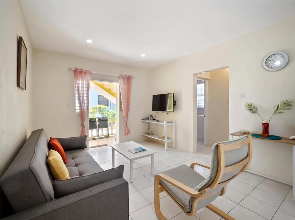 TV i/ili zabavni centar u objektu Coastal View Apt #1 - 2 bed