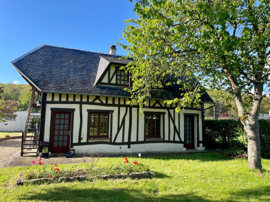 Κήπος έξω από το Maison normande avec grand jardin proche de la mer et de Paris