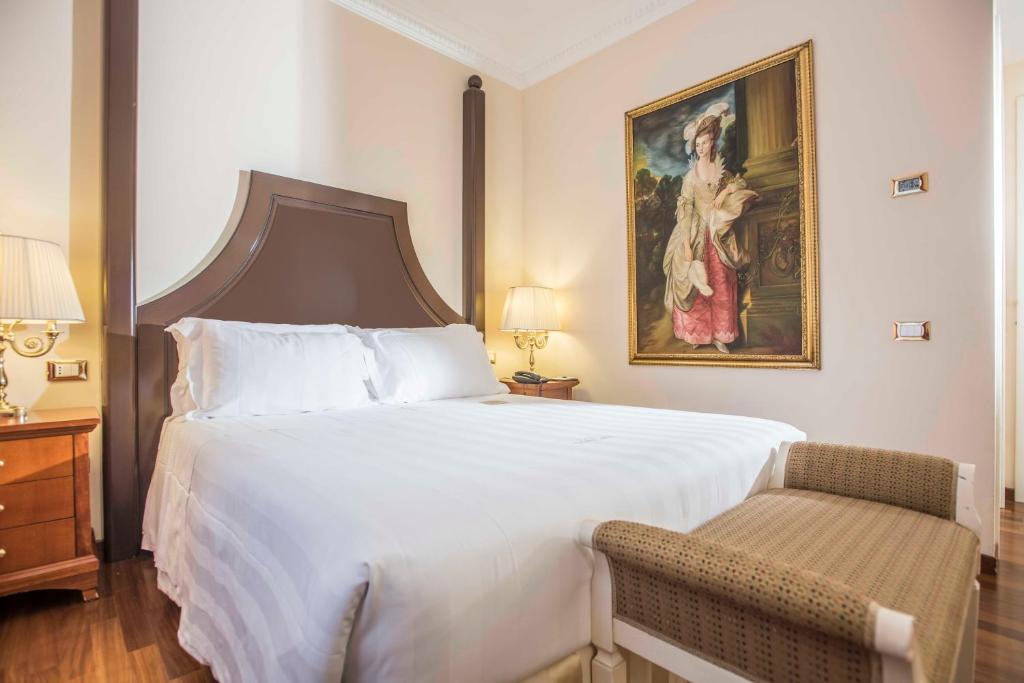 Postel nebo postele na pokoji v ubytování Golden Tower Hotel & Spa