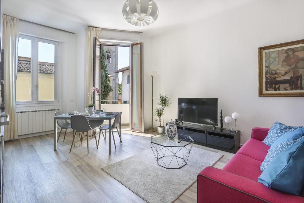 a living room with a red couch and a table at Modern Comfort in Florence in Florence