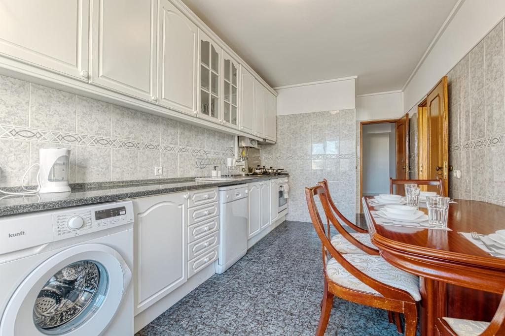 Imagen de la galería de Quarto duplo com vista rio num apartamento partilhado, en Bobadela