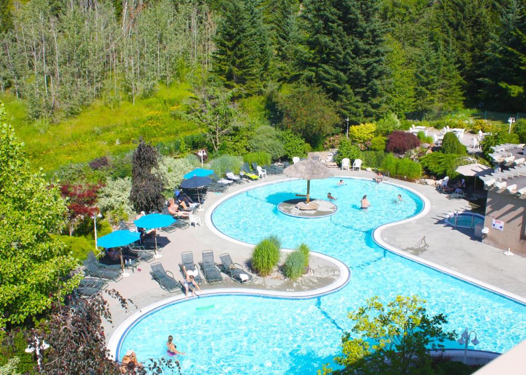 an overhead view of a swimming pool with people in it at Hilltop Inn - Salmon Arm in Salmon Arm