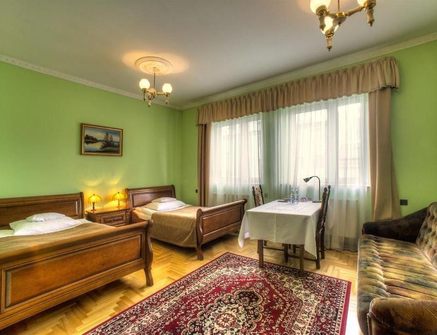 Postel nebo postele na pokoji v ubytování Hotel Jagielloński