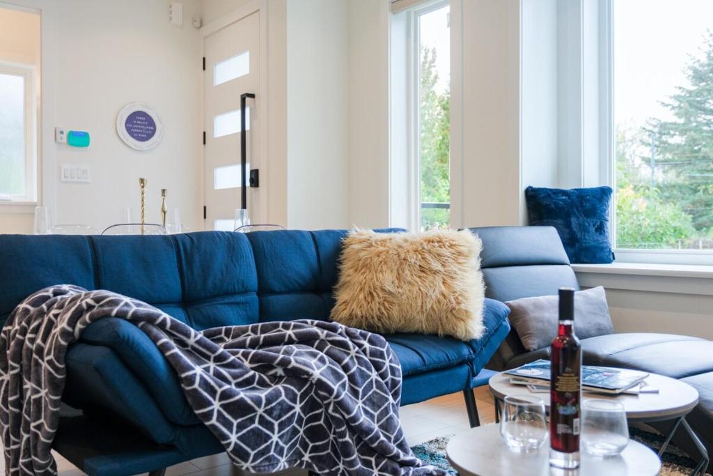Χώρος καθιστικού στο Brand New Spacious Home in Heart of Vancouver