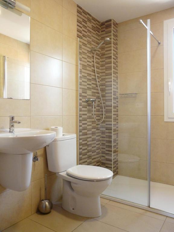 Koupelna v ubytování Albergue San Nicolás, Larrasoaña