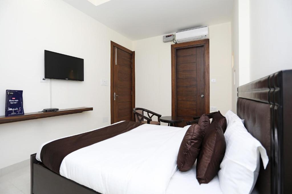 TV a/nebo společenská místnost v ubytování Hotel O Royal Inn