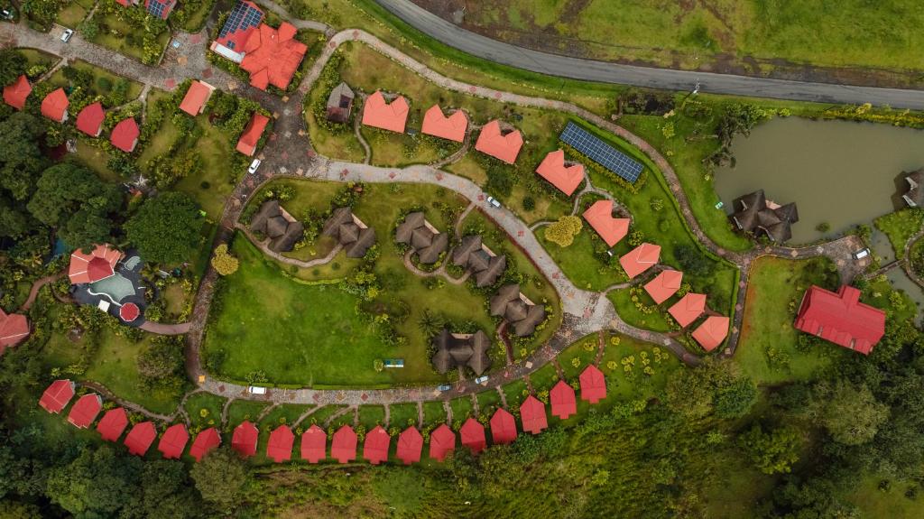 Letecký snímek ubytování Montaña de fuego Mountain Resort & Spa