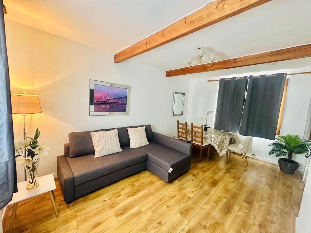 Khu vực ghế ngồi tại Rosyth 3 Bedroom home-Near Edinburgh & M90 With Free Parking