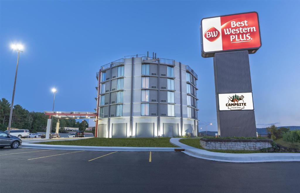 a building in a parking lot with a best western plus sign at Best Western Plus Wausau Tower Inn in Wausau