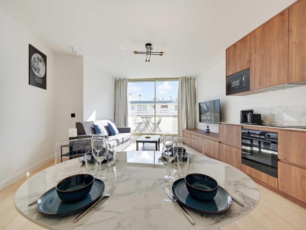 Kuchyň nebo kuchyňský kout v ubytování Elegant apartment - AC- 1BR- Neuilly-sur-Seine