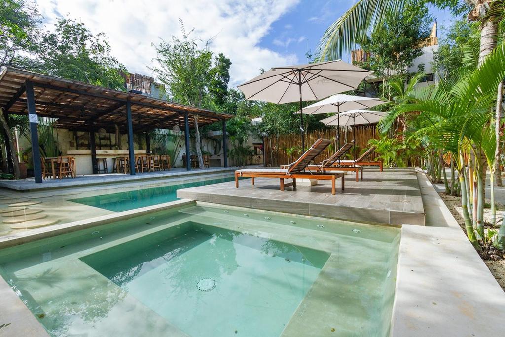 Πισίνα στο ή κοντά στο Boho Chic Apartment & Pool